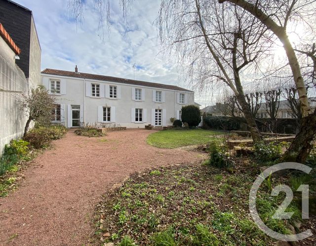 maison à vendre - 9 pièces - 196.06 m2 - BEAUPREAU EN MAUGES - 49 - PAYS-DE-LOIRE - Century 21 Les Arcades