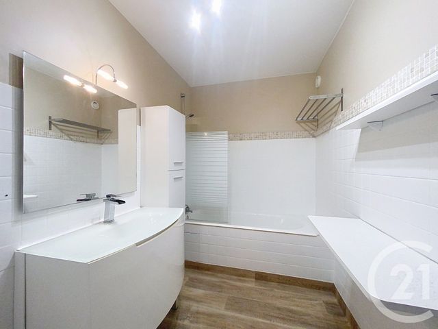 Afficher la photo en grand Appartement T3 à vendre - 3 pièces - 72.6 m2 - CHOLET - 49 - PAYS-DE-LOIRE - Century 21 Les Arcades