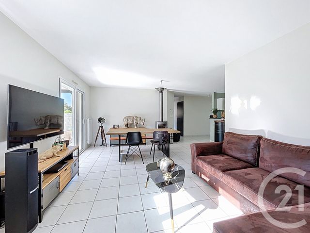 maison à vendre - 5 pièces - 82.0 m2 - ST PIERRE DES ECHAUBROGNES - 79 - POITOU-CHARENTES - Century 21 Les Arcades