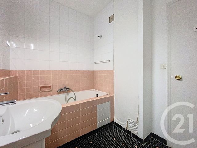 Appartement T2 à louer - 2 pièces - 52.0 m2 - CHOLET - 49 - PAYS-DE-LOIRE - Century 21 Les Arcades