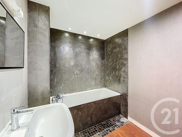 Afficher la photo en grand Appartement T4 à vendre - 4 pièces - 99.77 m2 - CHOLET - 49 - PAYS-DE-LOIRE - Century 21 Les Arcades