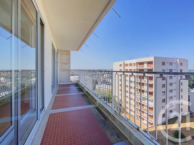 Appartement à louer - 4 pièces - 102.0 m2 - CHOLET - 49 - PAYS-DE-LOIRE - Century 21 Les Arcades