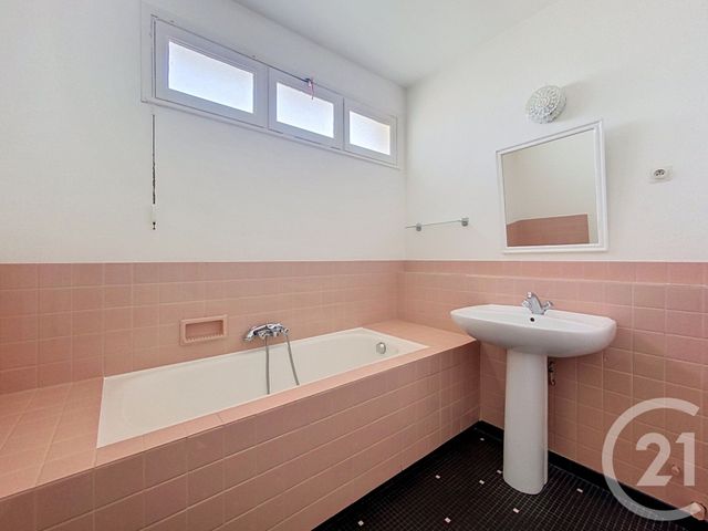 Appartement à louer - 4 pièces - 102.0 m2 - CHOLET - 49 - PAYS-DE-LOIRE - Century 21 Les Arcades